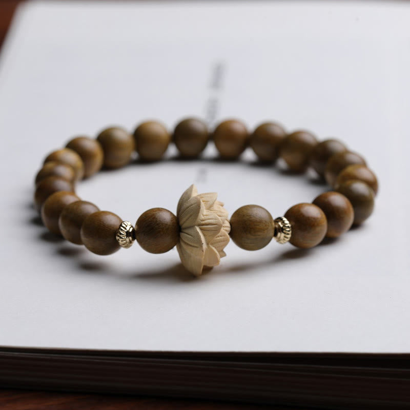 Bracelet Lotus en Bois de Santal Vert – Sérénité & Ancrage Naturel