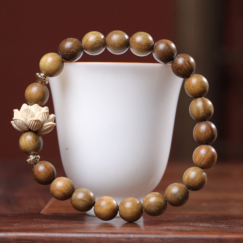 Bracelet Lotus en Bois de Santal Vert – Sérénité & Ancrage Naturel