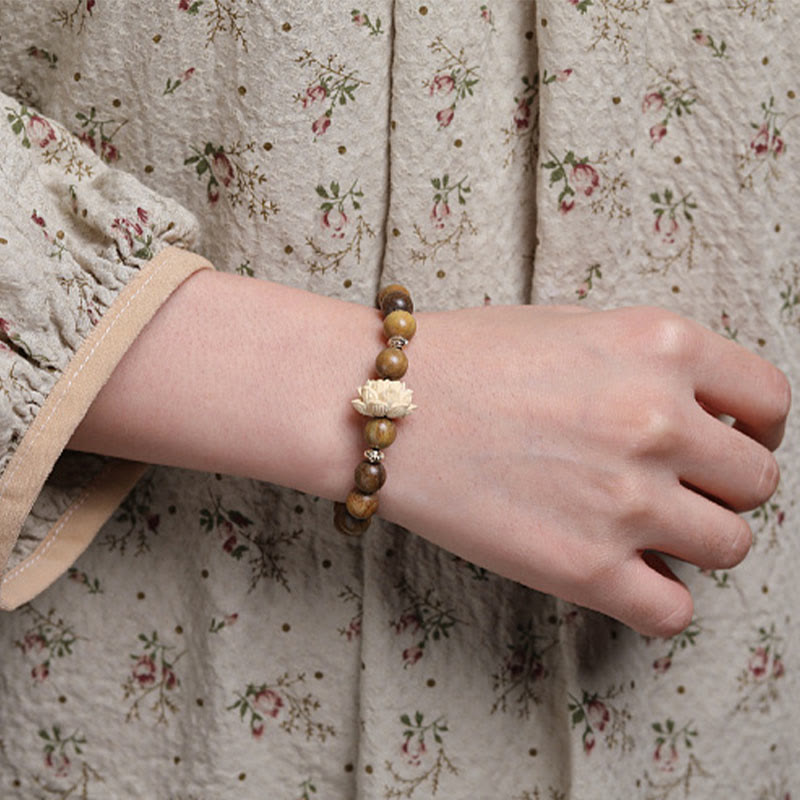 Bracelet Lotus en Bois de Santal Vert – Sérénité & Ancrage Naturel