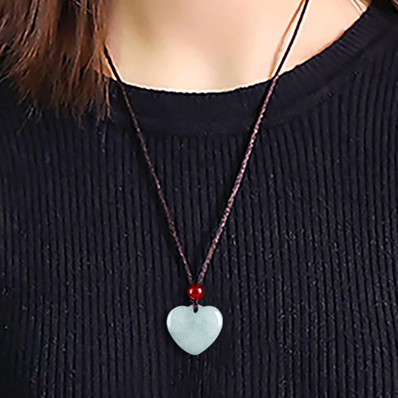 Pendentif Cœur en Jade Naturel, Symbole de Prospérité et d’Harmonie