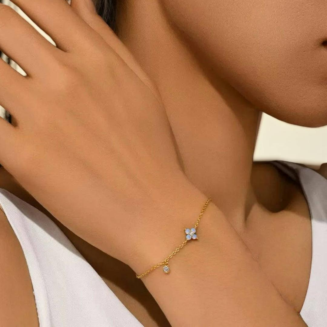 Bracelet Fleur Opale – Pétale Radieux, Argent Plaqué Or