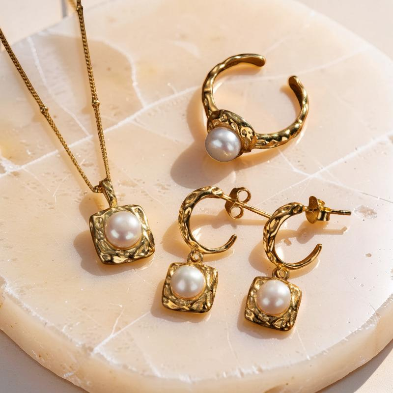 Boucles d'Oreilles Perle – Caresse Subtile, Argent Plaqué Or