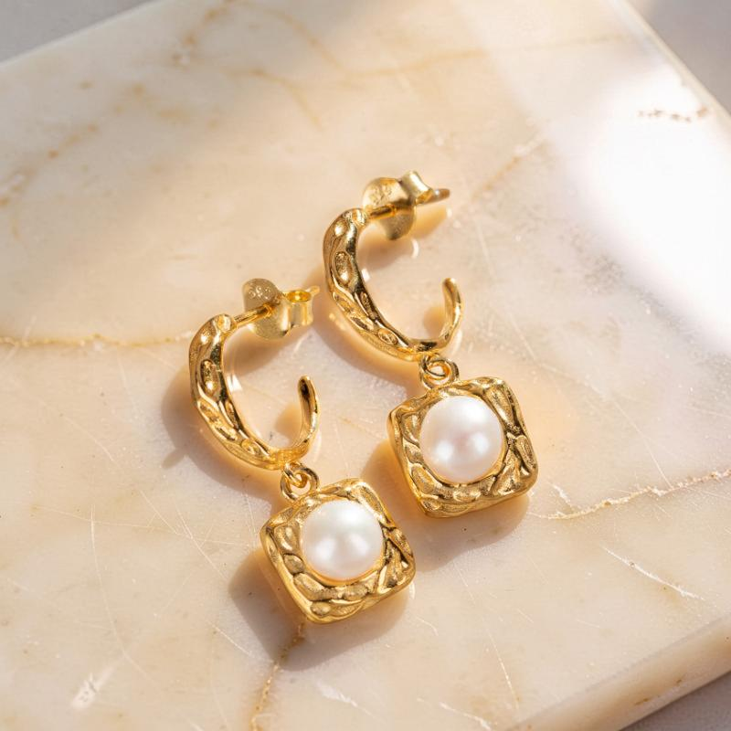 Boucles d'Oreilles Perle – Caresse Subtile, Argent Plaqué Or