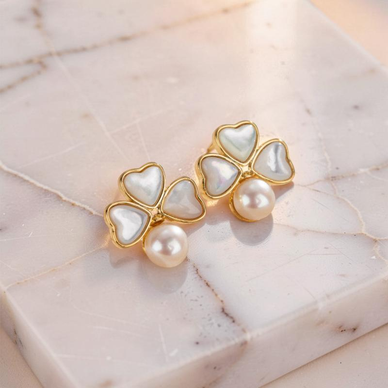 Boucles d'Oreilles Trèfle en Perle – Fleurs de Lune, Plaqué Or