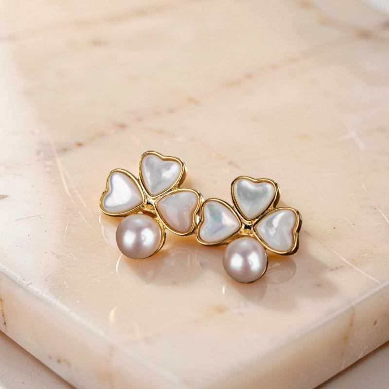 Boucles d'Oreilles Trèfle en Perle – Fleurs de Lune, Plaqué Or