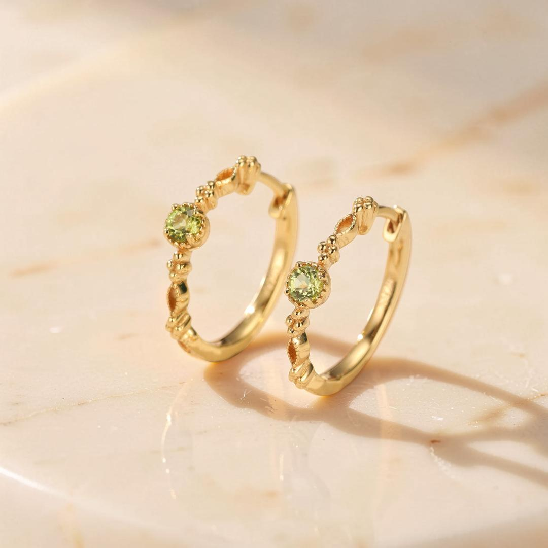 Boucles d'Oreilles Créoles Péridot – Élégance Naturelle, Argent Plaqué Or