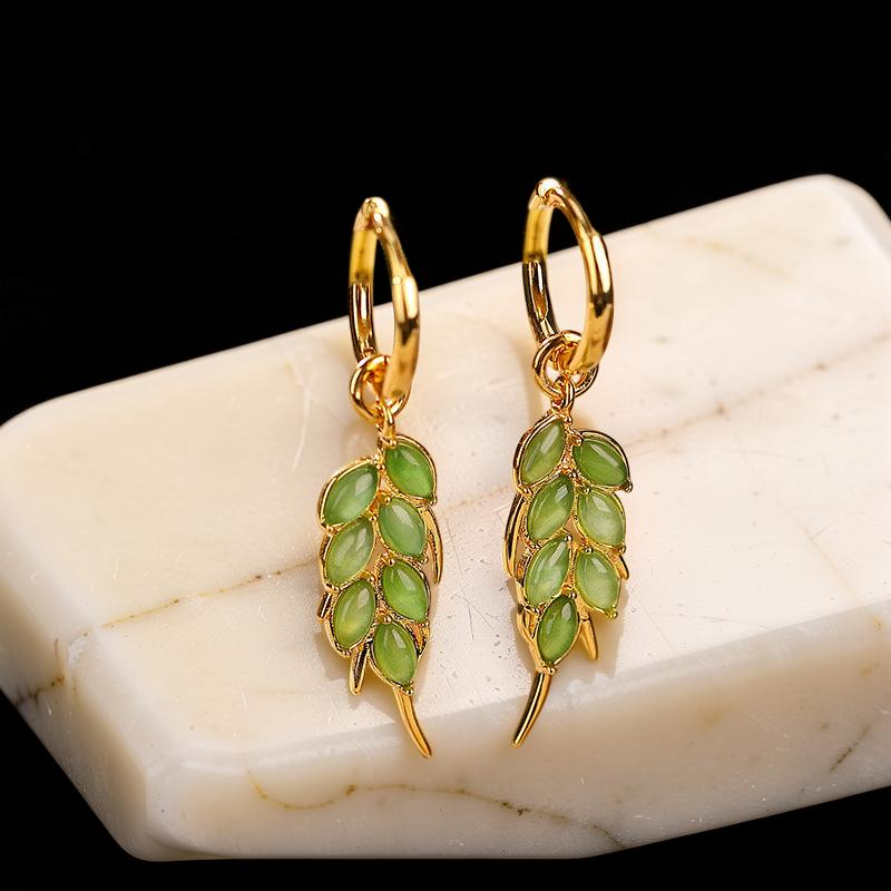 Boucles d'Oreilles Jade – Feuilles de Sérénité, Argent Plaqué Or