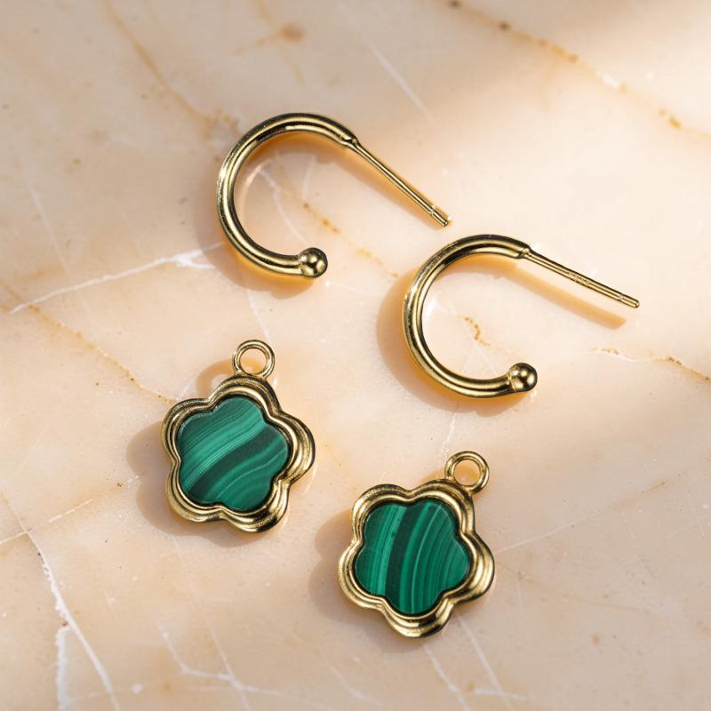 Boucles d'Oreilles Malachite – Étoile Fleur, Argent Plaqué Or