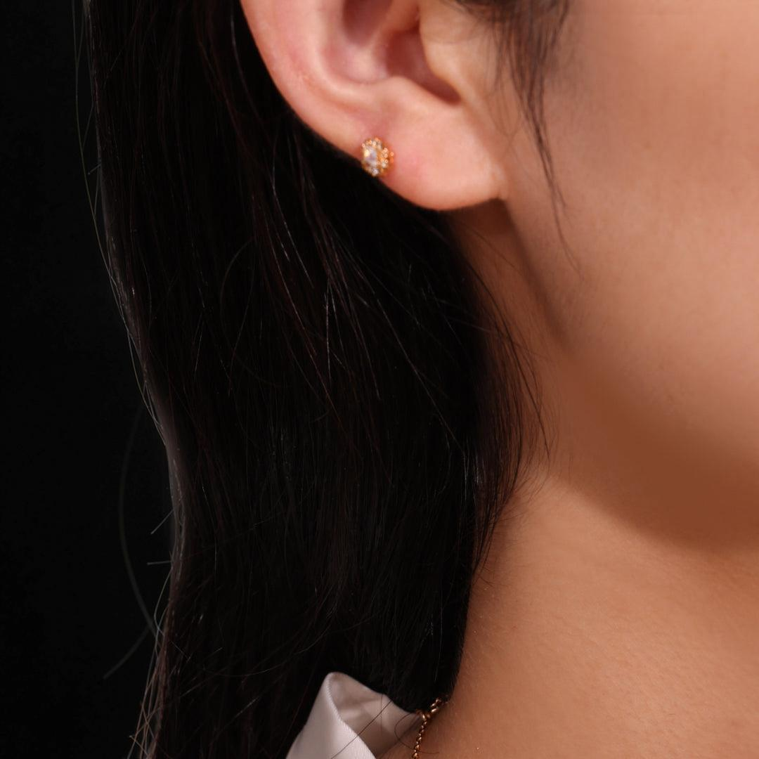 Boucles d'Oreilles Opale Blanche – Brume Étoilée, Argent Plaqué Or