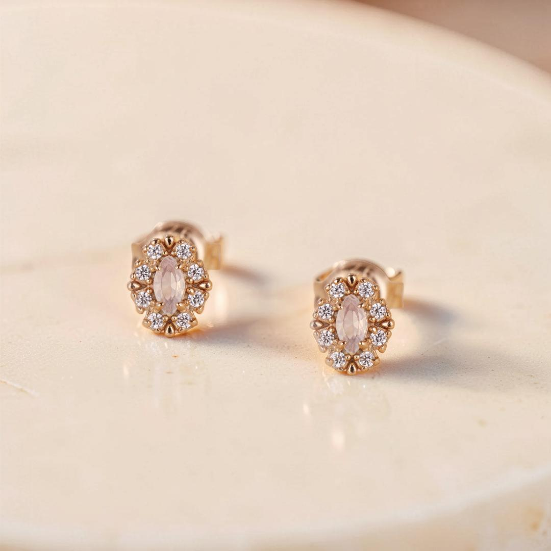 Boucles d'Oreilles Opale Blanche – Brume Étoilée, Argent Plaqué Or