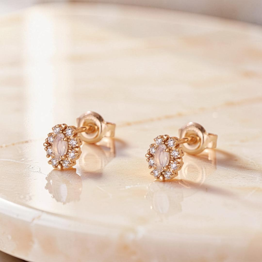 Boucles d'Oreilles Opale Blanche – Brume Étoilée, Argent Plaqué Or