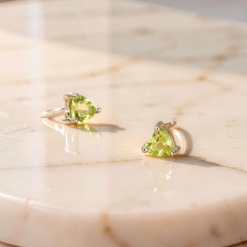 Boucles d'Oreilles Péridot – Cœur Verdoyant, Argent