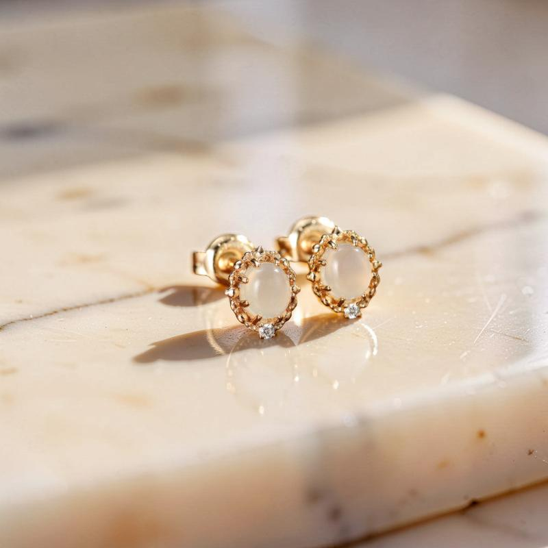 Boucles d'Oreilles Pierre de Lune – Élégance Lustrée, Argent Plaqué Or