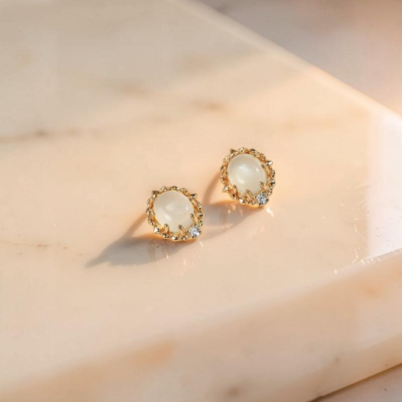 Boucles d'Oreilles Pierre de Lune – Élégance Lustrée, Argent Plaqué Or