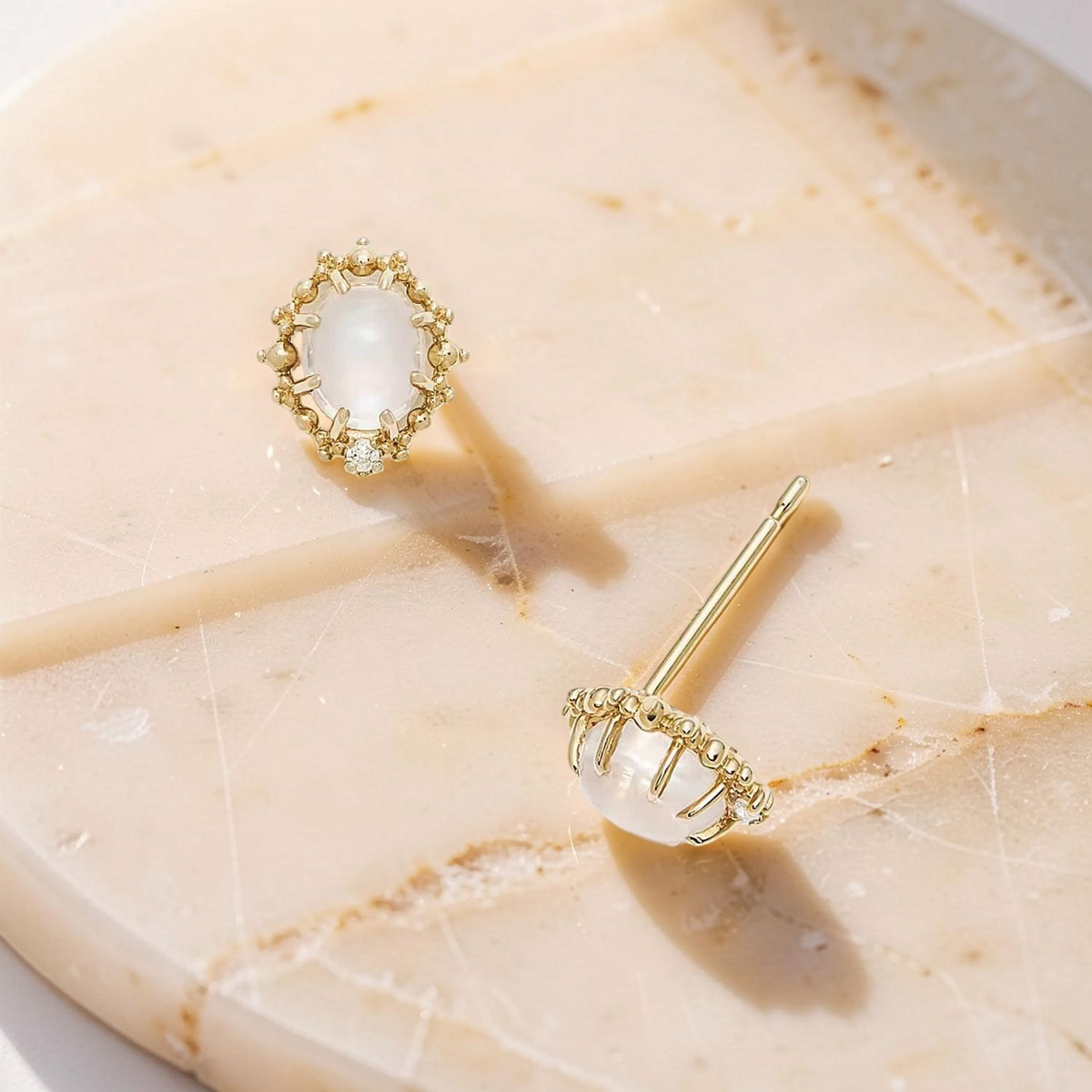 Boucles d'Oreilles Pierre de Lune – Élégance Lustrée, Argent Plaqué Or