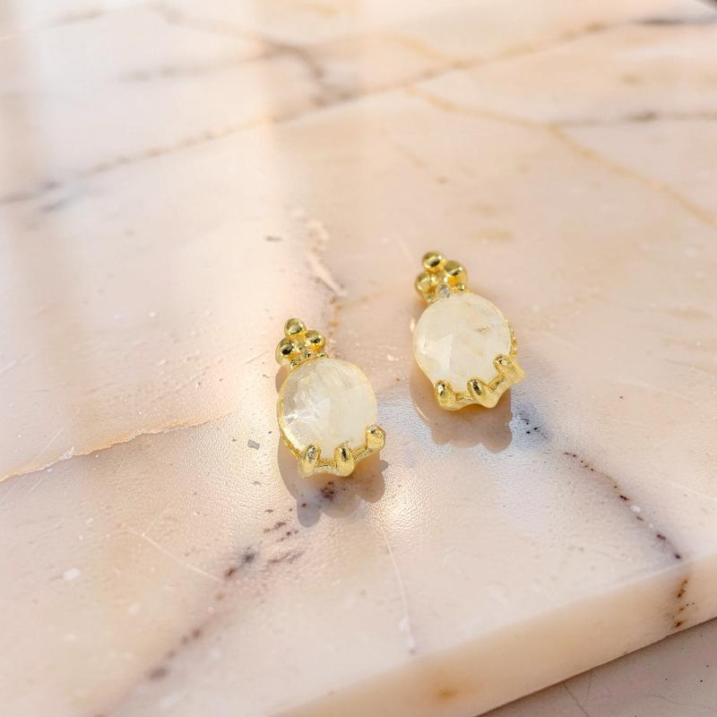 Boucles d'Oreilles Pierre de Lune – Goutte Lumineuse, Argent Plaqué Or