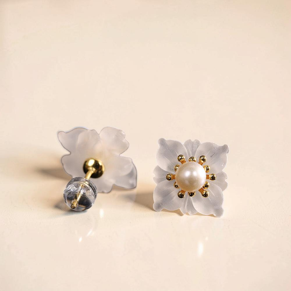 Boucles d'Oreilles Quartz Clair et Perle – Floraison Tranquille, Argent Plaqué Or