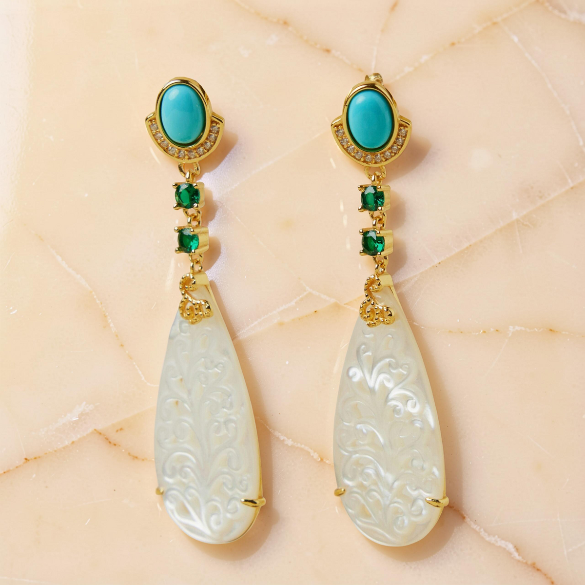Boucles d'Oreilles Turquoise et Nacre – Élégance Équilibre, Argent Plaqué Or