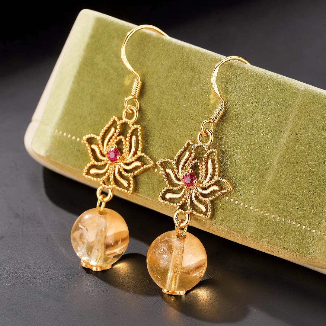 Boucles d’Oreilles Citrine et Lotus – Harmonie Dorée, Argent Plaqué Or