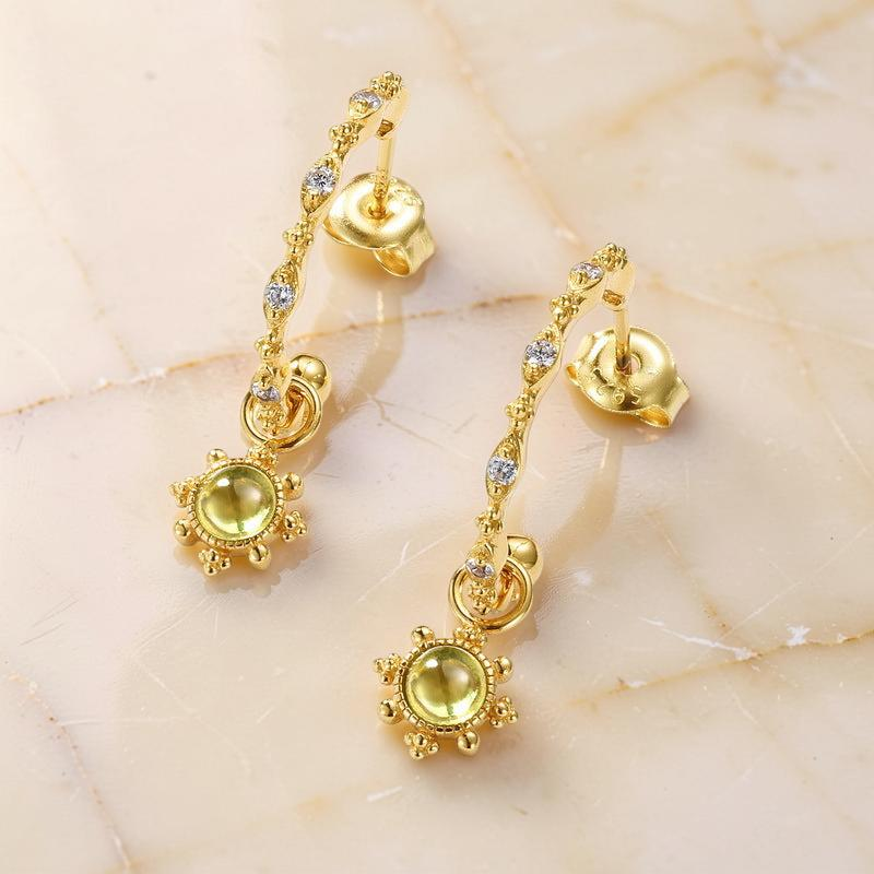 Boucles d’Oreilles Créoles Péridot – Lumière d’Olivine, Argent Plaqué Or