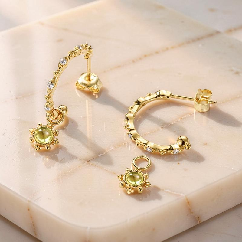 Boucles d’Oreilles Créoles Péridot – Lumière d’Olivine, Argent Plaqué Or