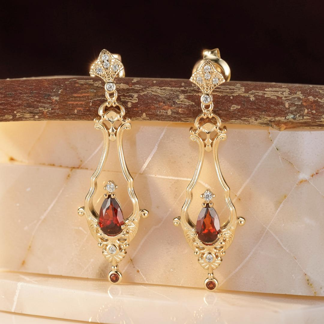 Boucles d’Oreilles Grenat – Reflet Majestueux, Argent Plaqué Or