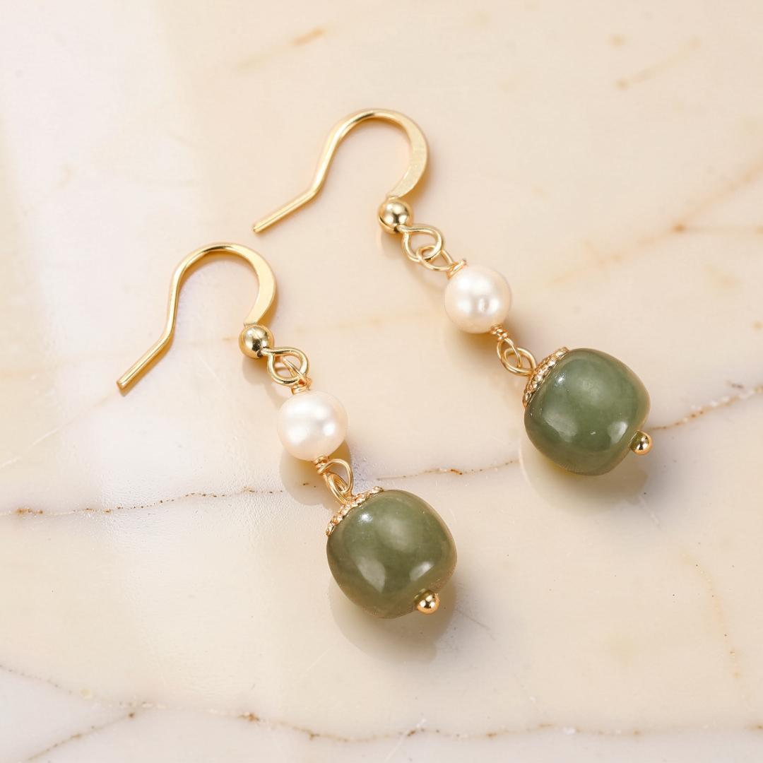 Boucles d’Oreilles Jade Néphrite et Perle – Équilibre Naturel