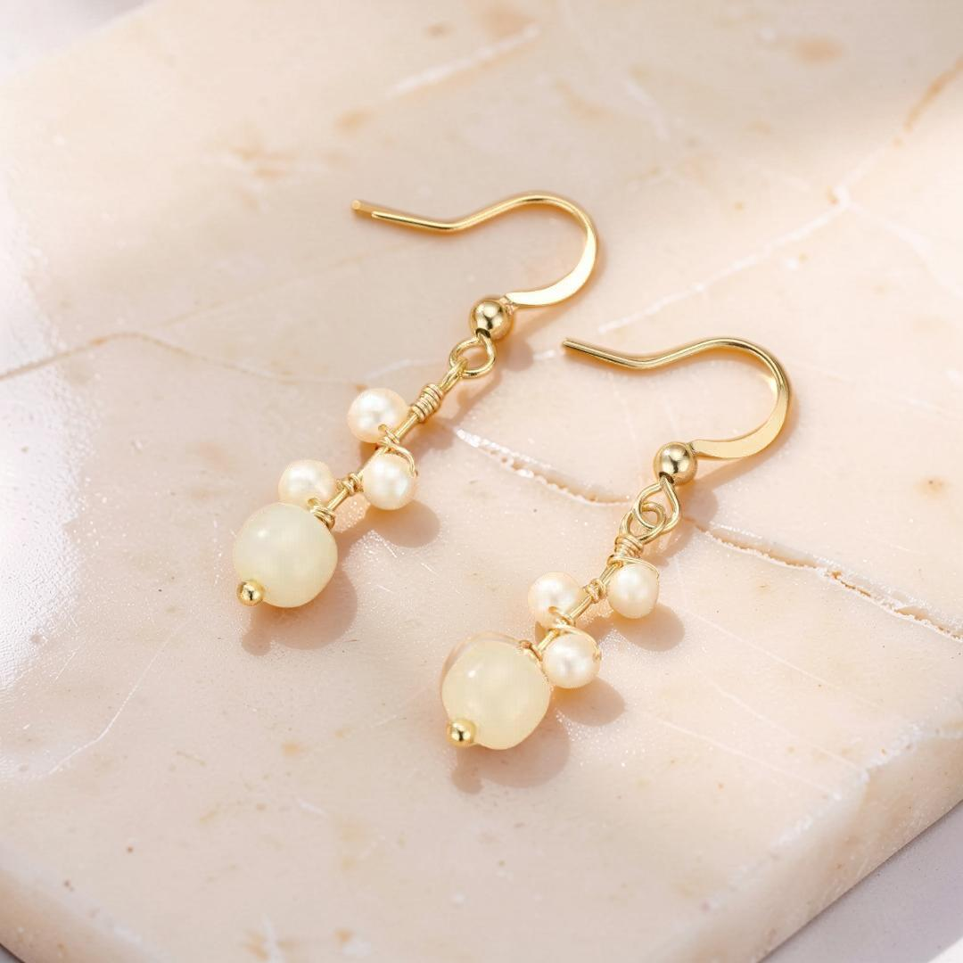 Boucles d’Oreilles Jade Néphrite et Perles – Élégance Naturelle
