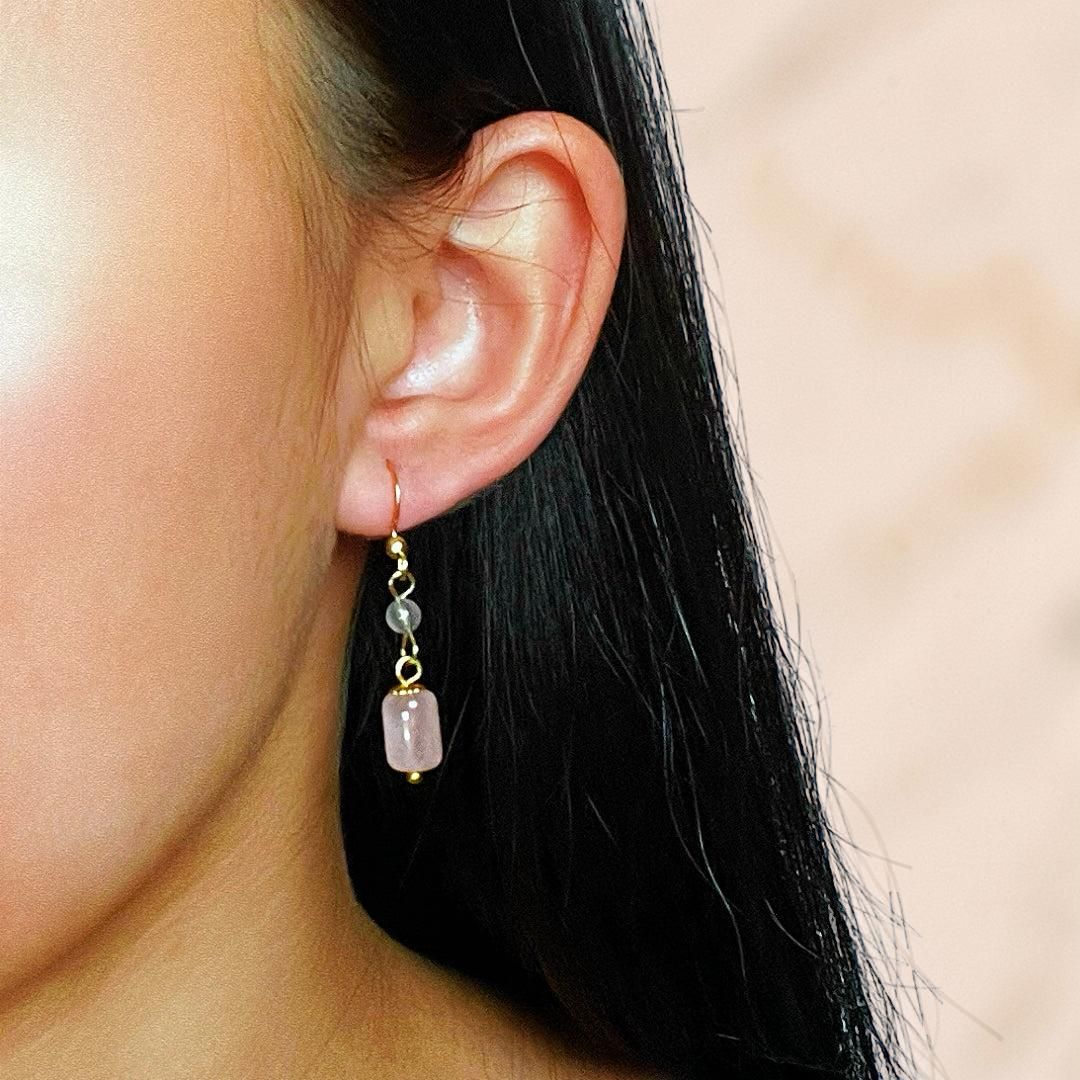 Boucles d’Oreilles Labradorite et Quartz Rose – Douceur d’Éclat