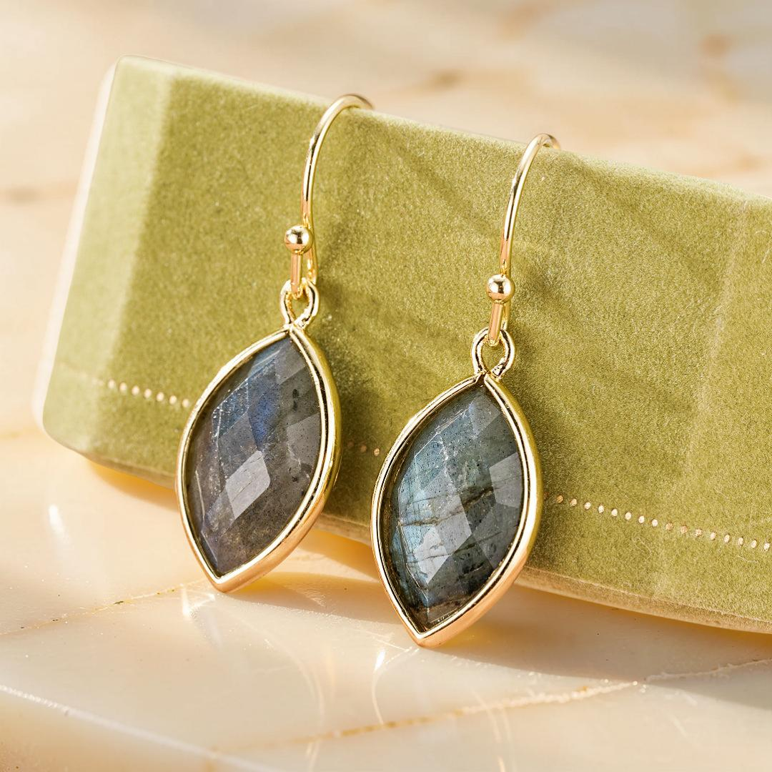 Boucles d’Oreilles Labradorite – Feuilles de Lumière