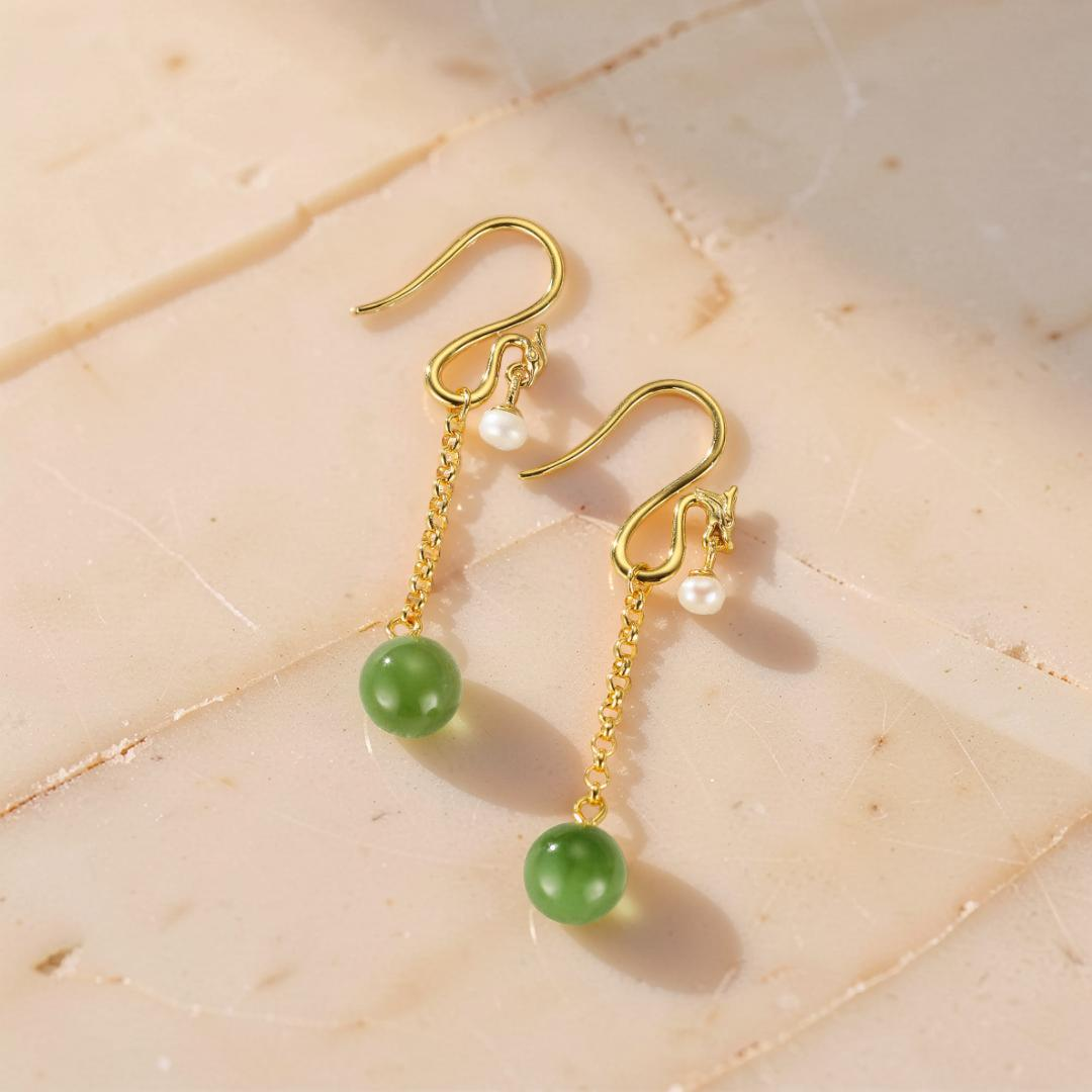 Boucles d'Oreilles Pendantes Jade et Perle – Harmonie, Argent Plaqué Or