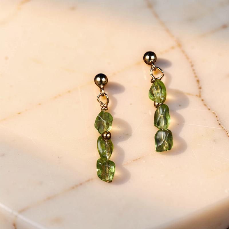 Boucles d’Oreilles Pendantes Péridot – Gouttes Solaires, Argent Plaqué Or
