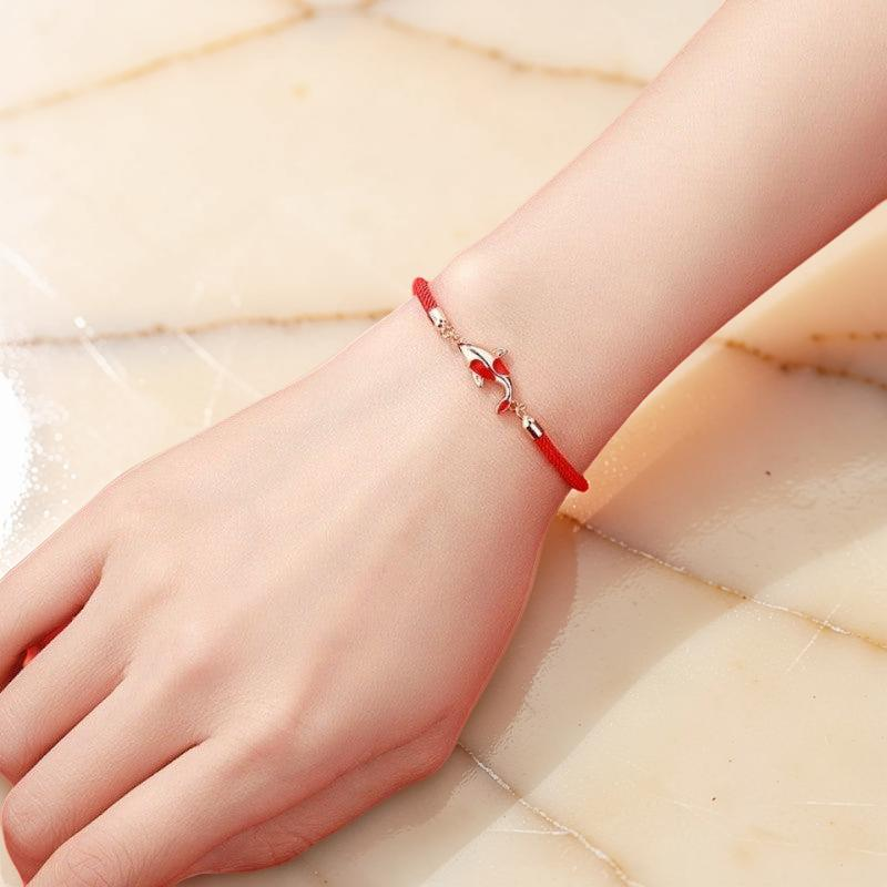 Bracelet Carpe Koï Fil Rouge – Bonheur et Persévérance