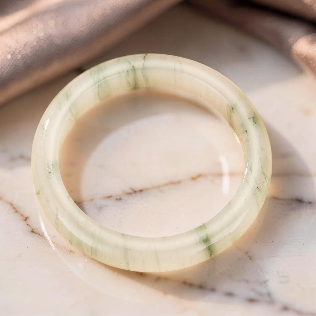 Bracelet Jonc Calcédoine – Éclat Vert Naturel