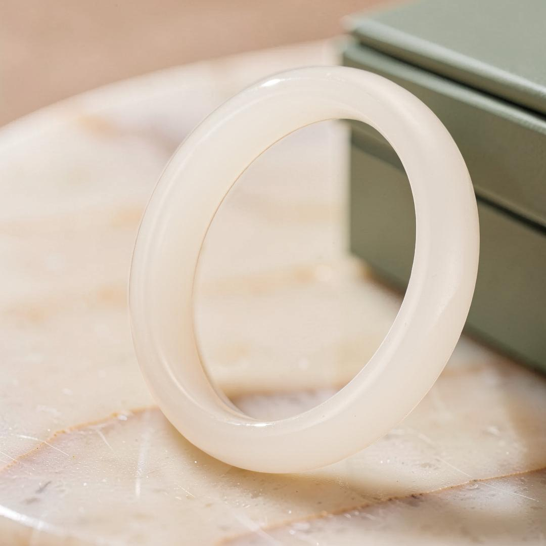Bracelet Jonc Jade Blanc – Pureté Céleste