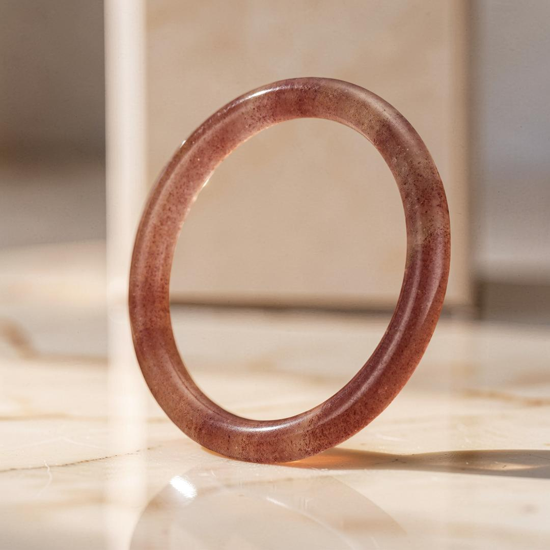 Bracelet Jonc Quartz Fraise – Douceur Radieuse
