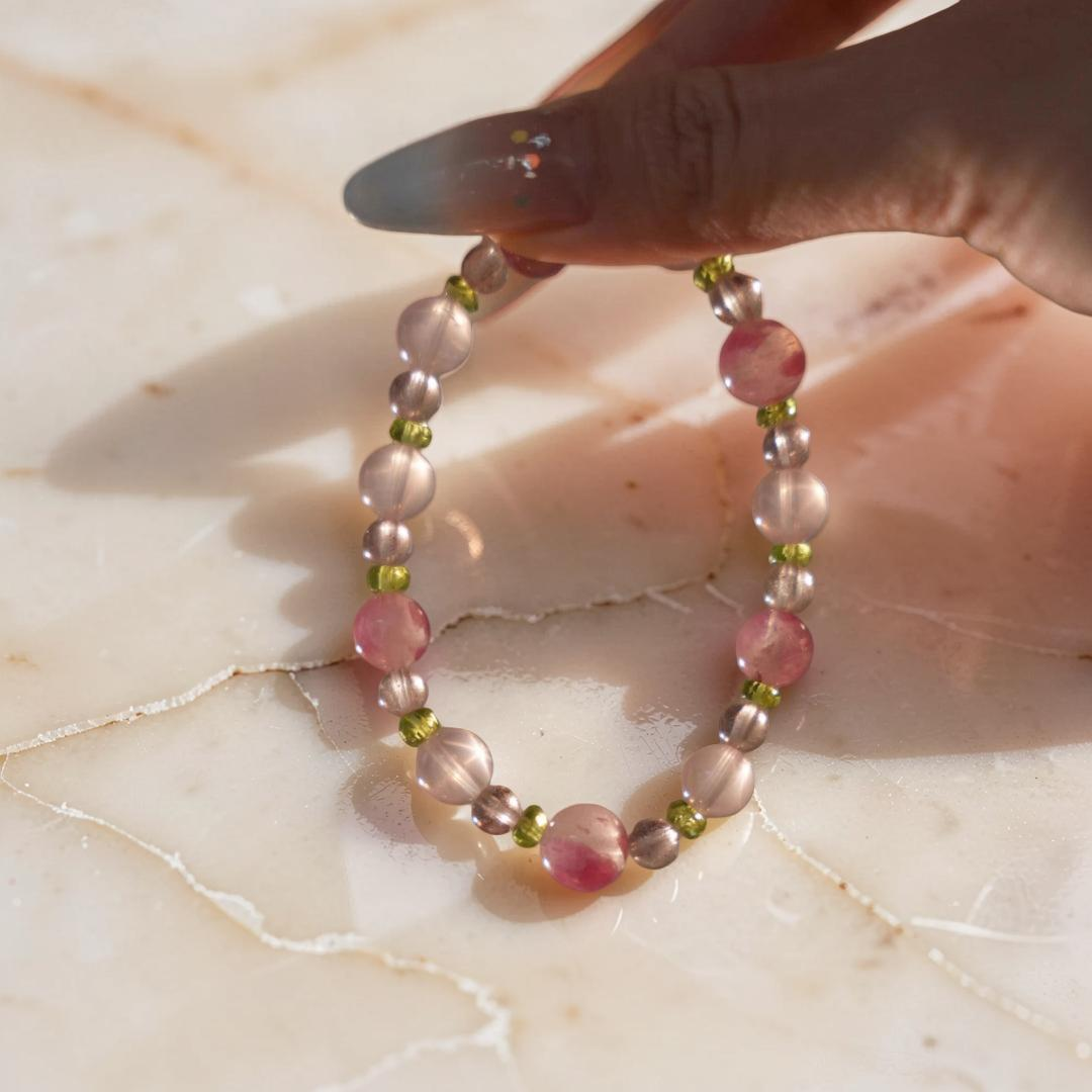 Bracelet Rhodonite et Pierres naturelles – Fleurs de Printemps
