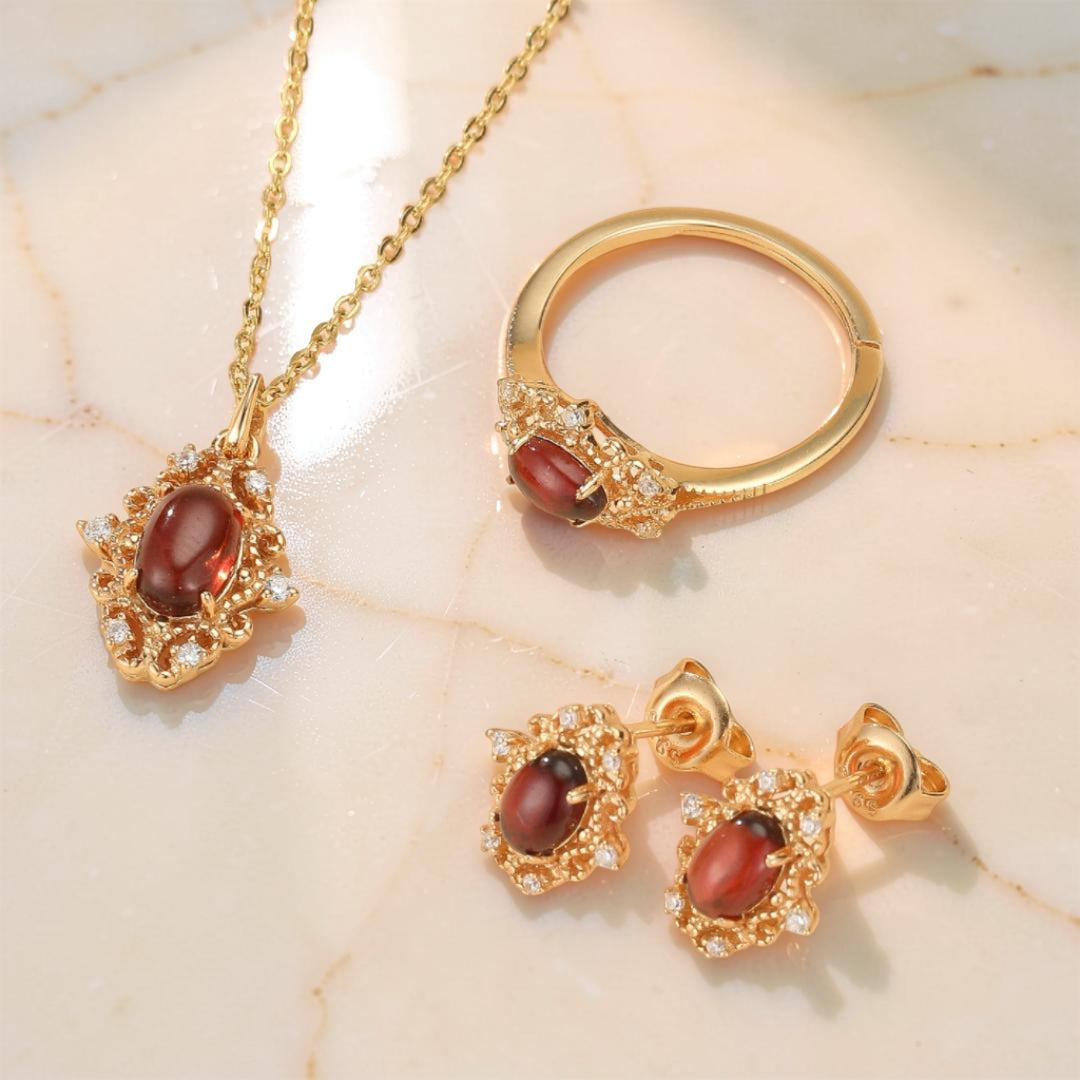 Boucles d'Oreilles Grenat – Flamme Royale, Argent Plaqué Or 10K