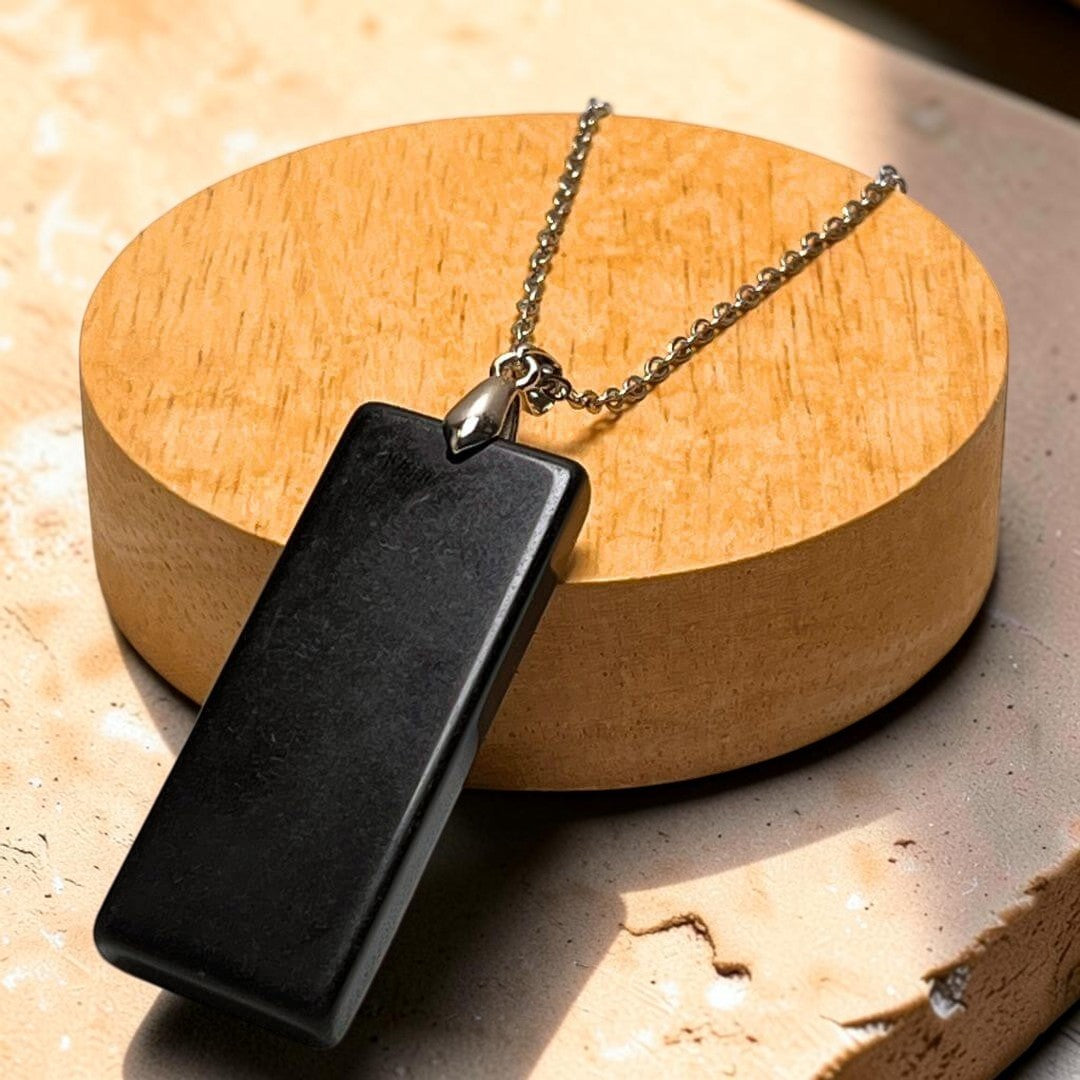 Pendentif Élégance & Puissance en Pierre Naturelle