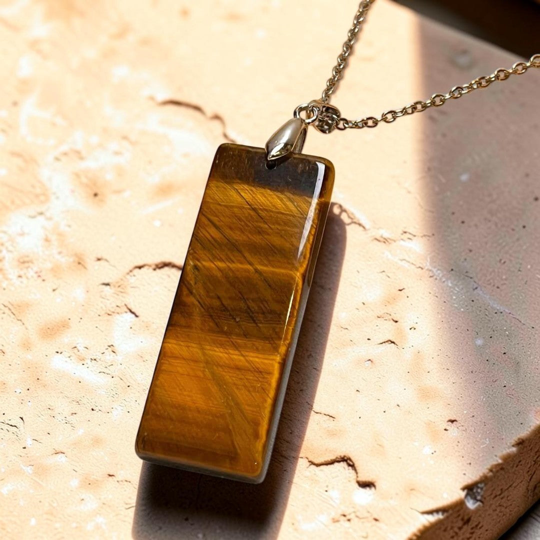 Pendentif Élégance & Puissance en Pierre Naturelle
