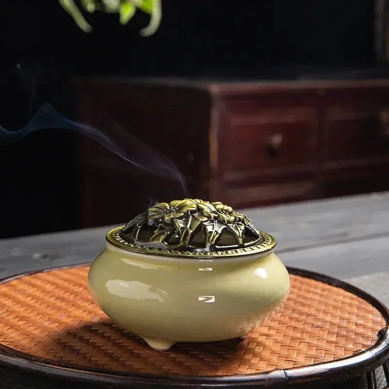 Brûleur d’Encens en Céramique Bouddhiste, Sérénité & Élégance