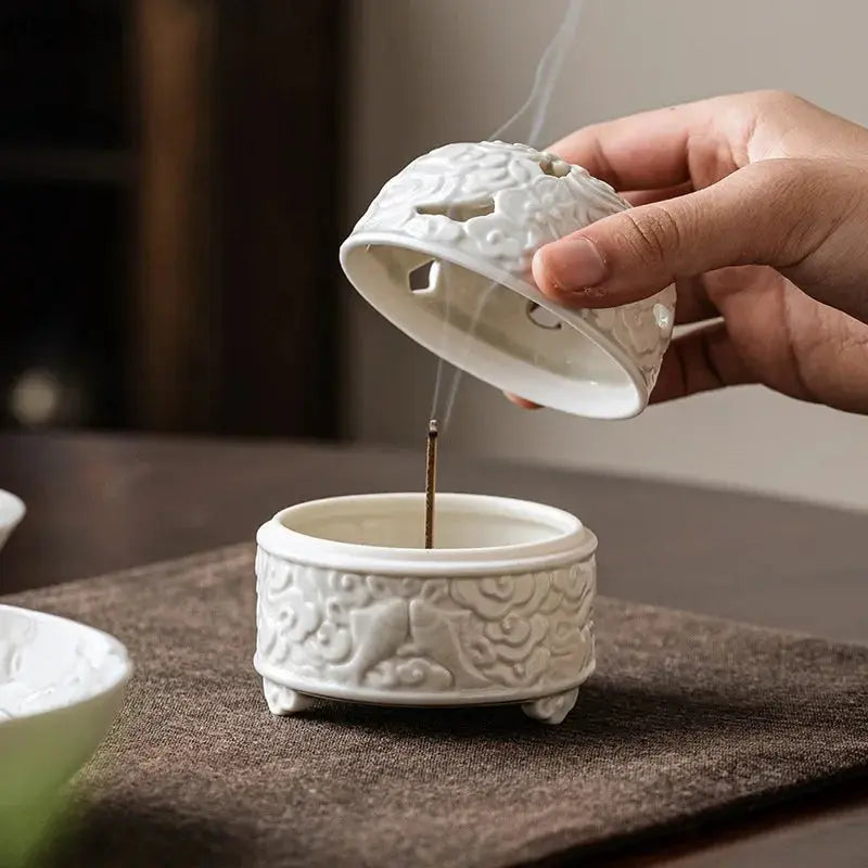 Brûleur d’Encens en Céramique Blanche, Nuages & Ambiance Zen