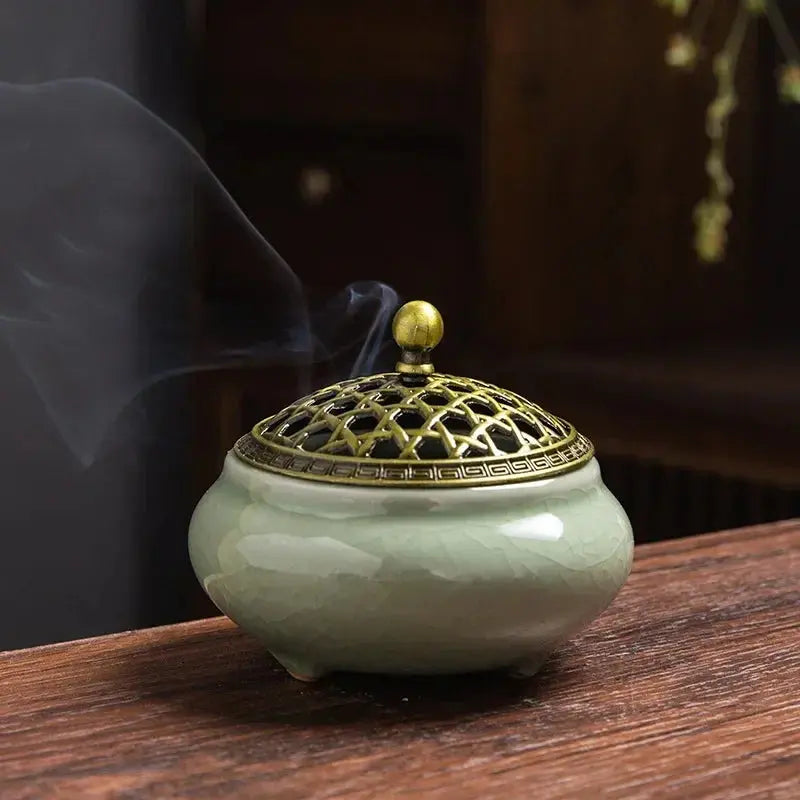 Brûleur d’Encens en Céramique Bouddhiste, Sérénité & Élégance