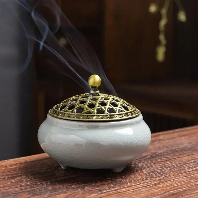 Brûleur d’Encens en Céramique Bouddhiste, Sérénité & Élégance