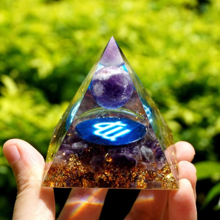 Pyramide du Zodiac en Orgonite et Citrine de 10cm symbole de la Vierge