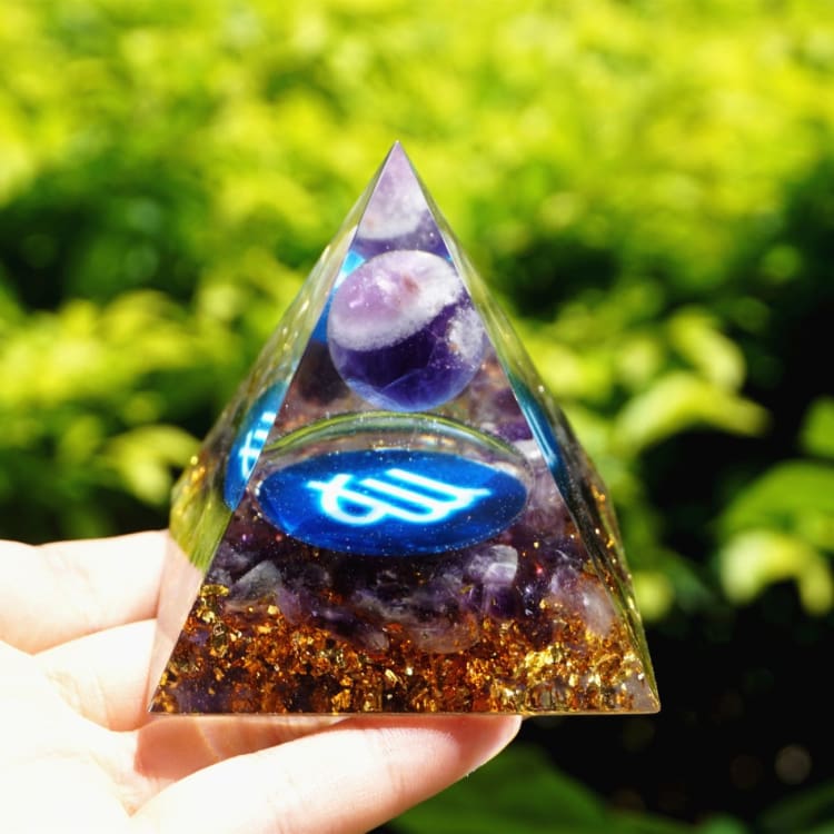 Pyramide du Zodiac en Orgonite et Citrine de 10cm symbole de la Vierge