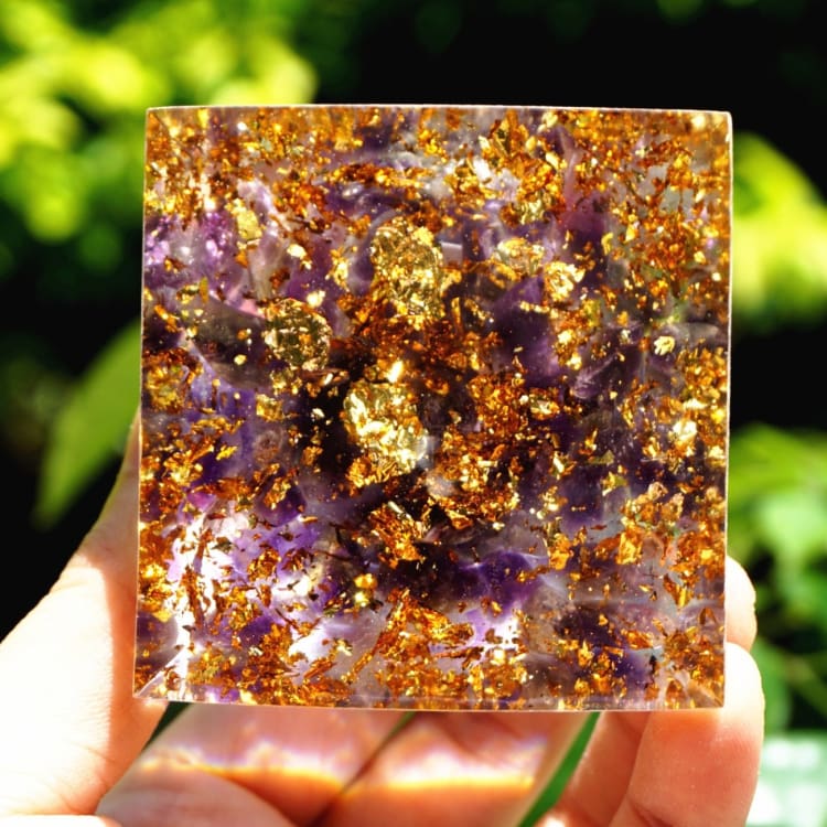 Pyramide du Zodiac en Orgonite et Citrine de 10cm symbole de la Vierge