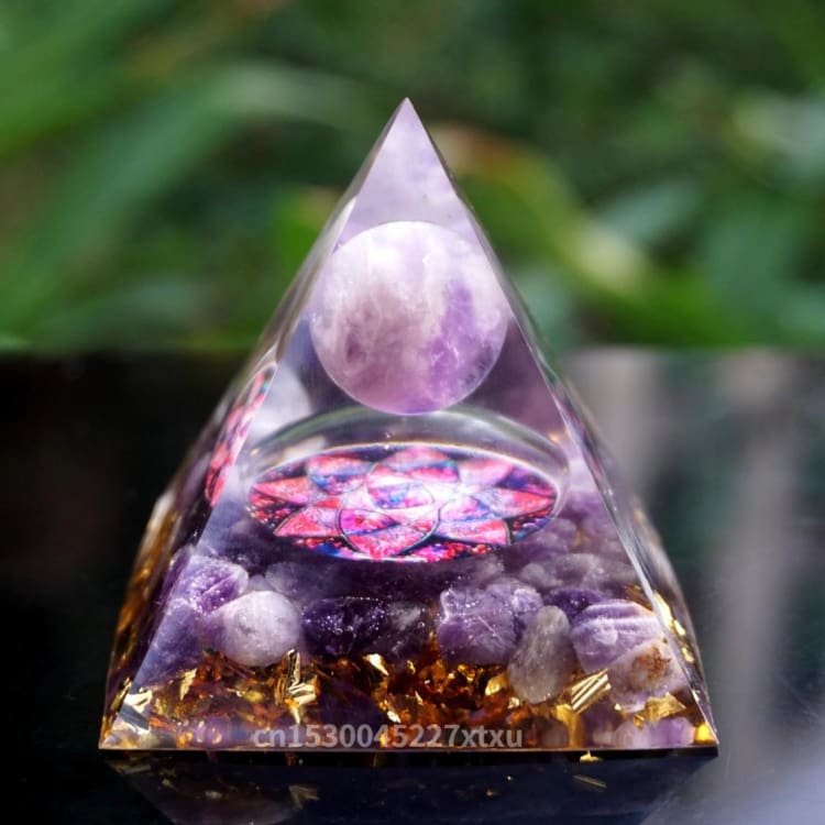Pyramide en Orgonite et Améthyste de 10cm