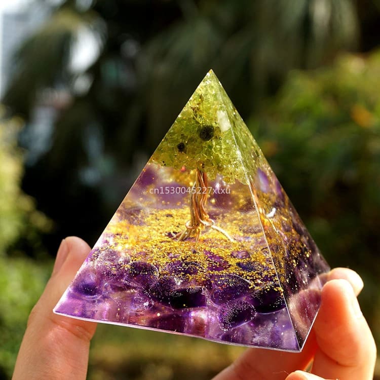 Pyramide en Orgonite et Améthyste e de 10cm