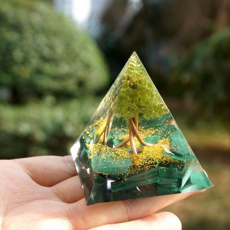 Pyramide en Orgonite et Malachite de 10cm